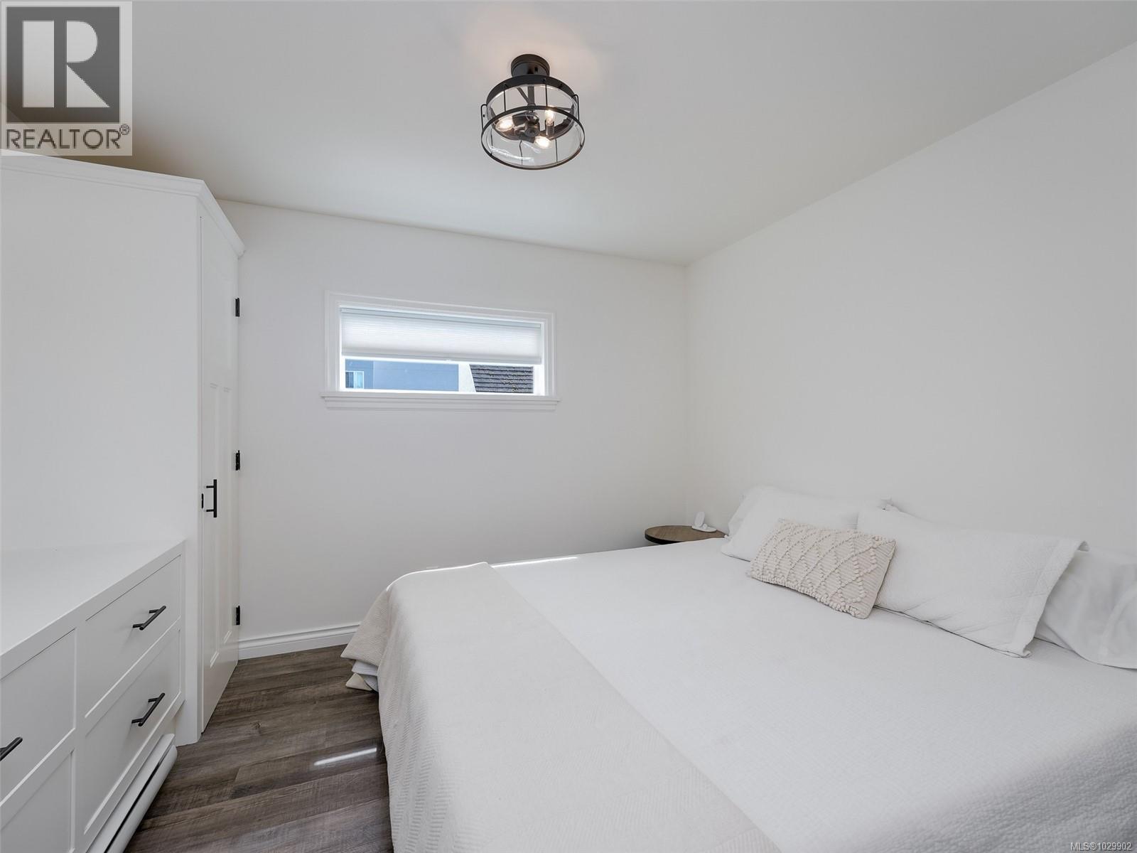  354 Gorge Road West, Saanich