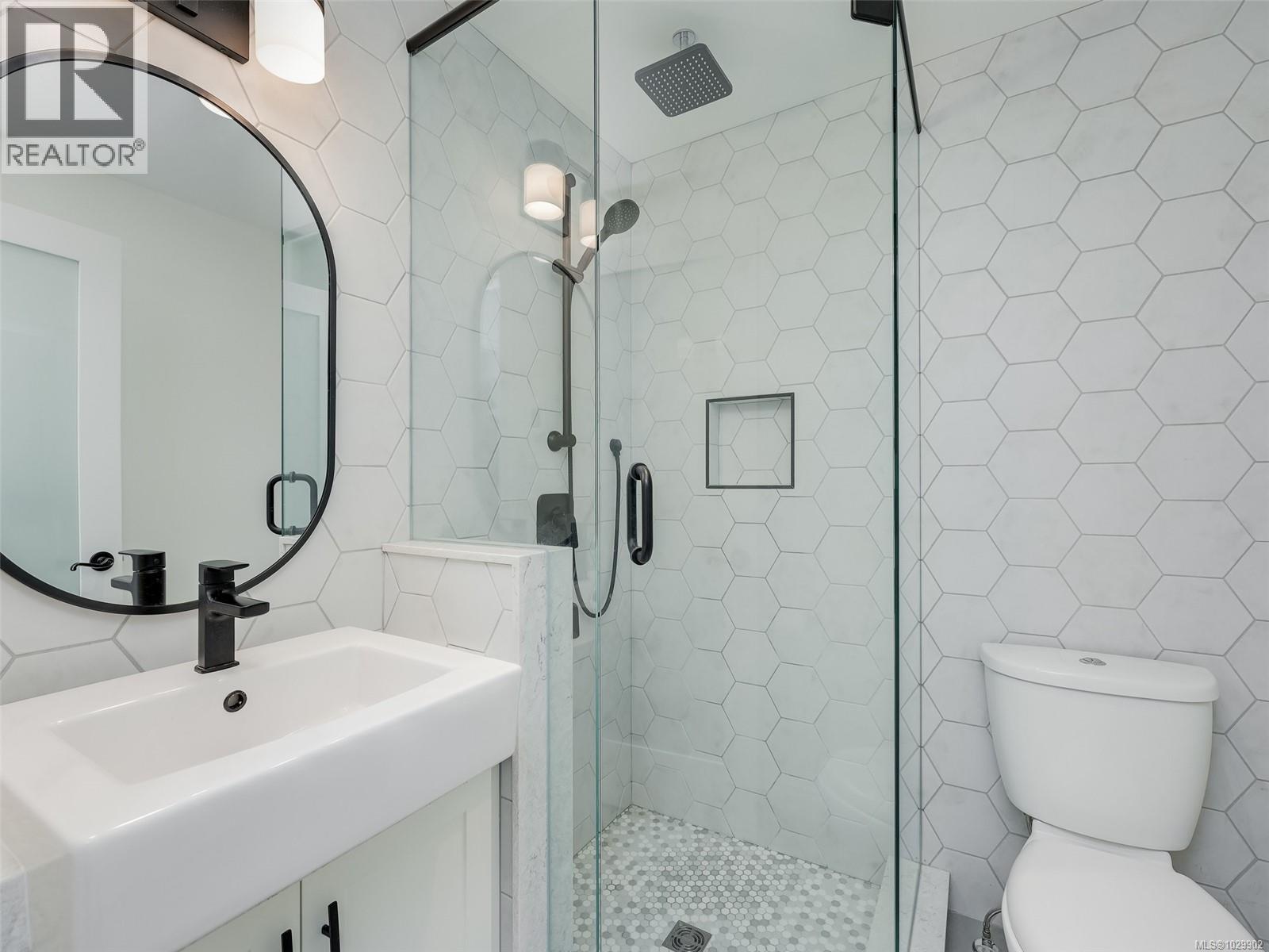  354 Gorge Road West, Saanich