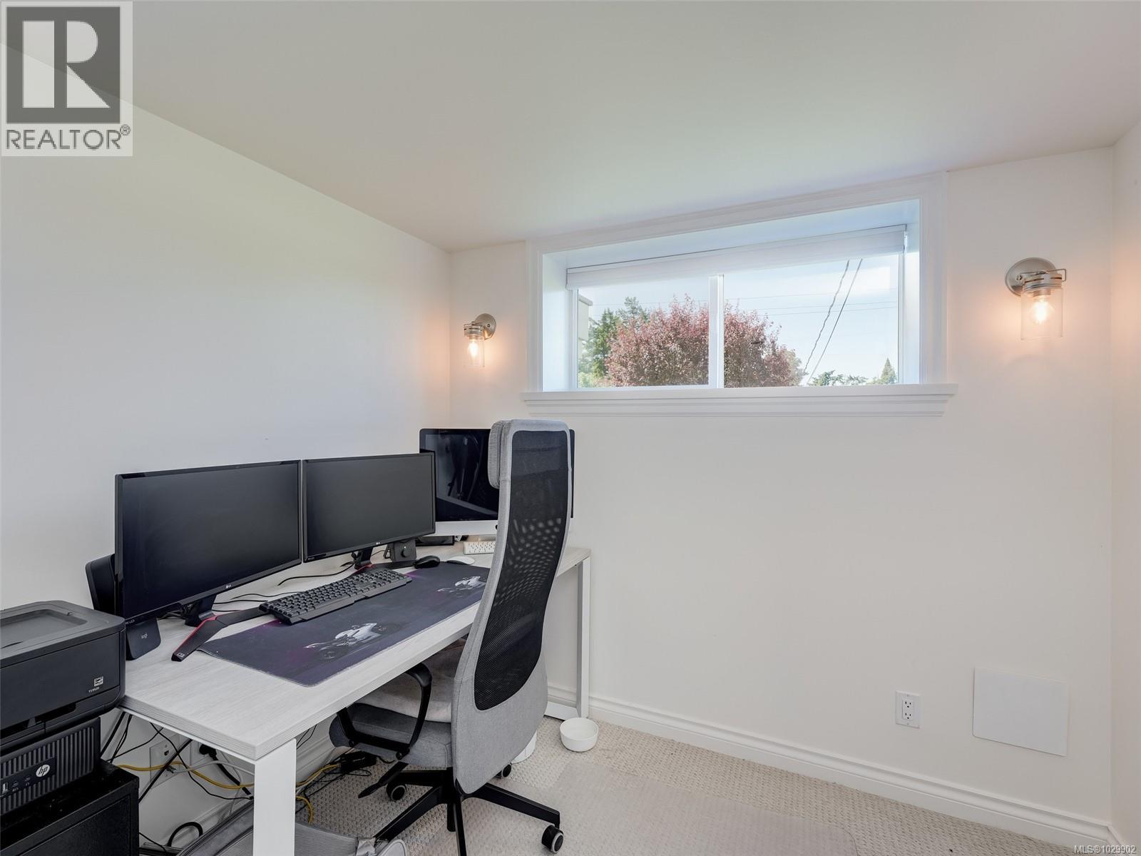  354 Gorge Road West, Saanich