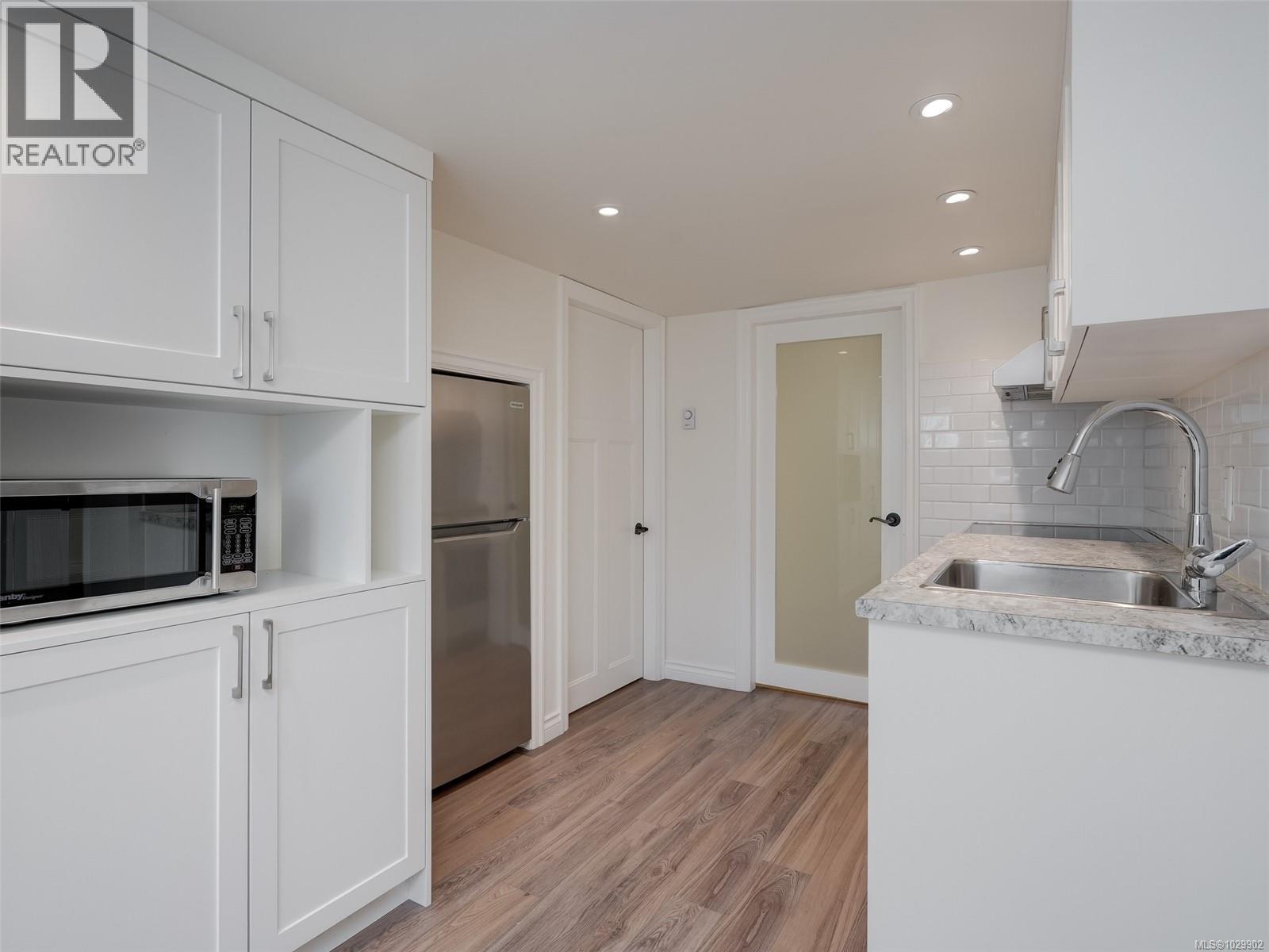  354 Gorge Road West, Saanich