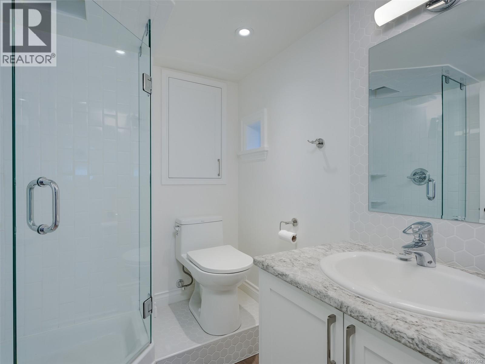  354 Gorge Road West, Saanich