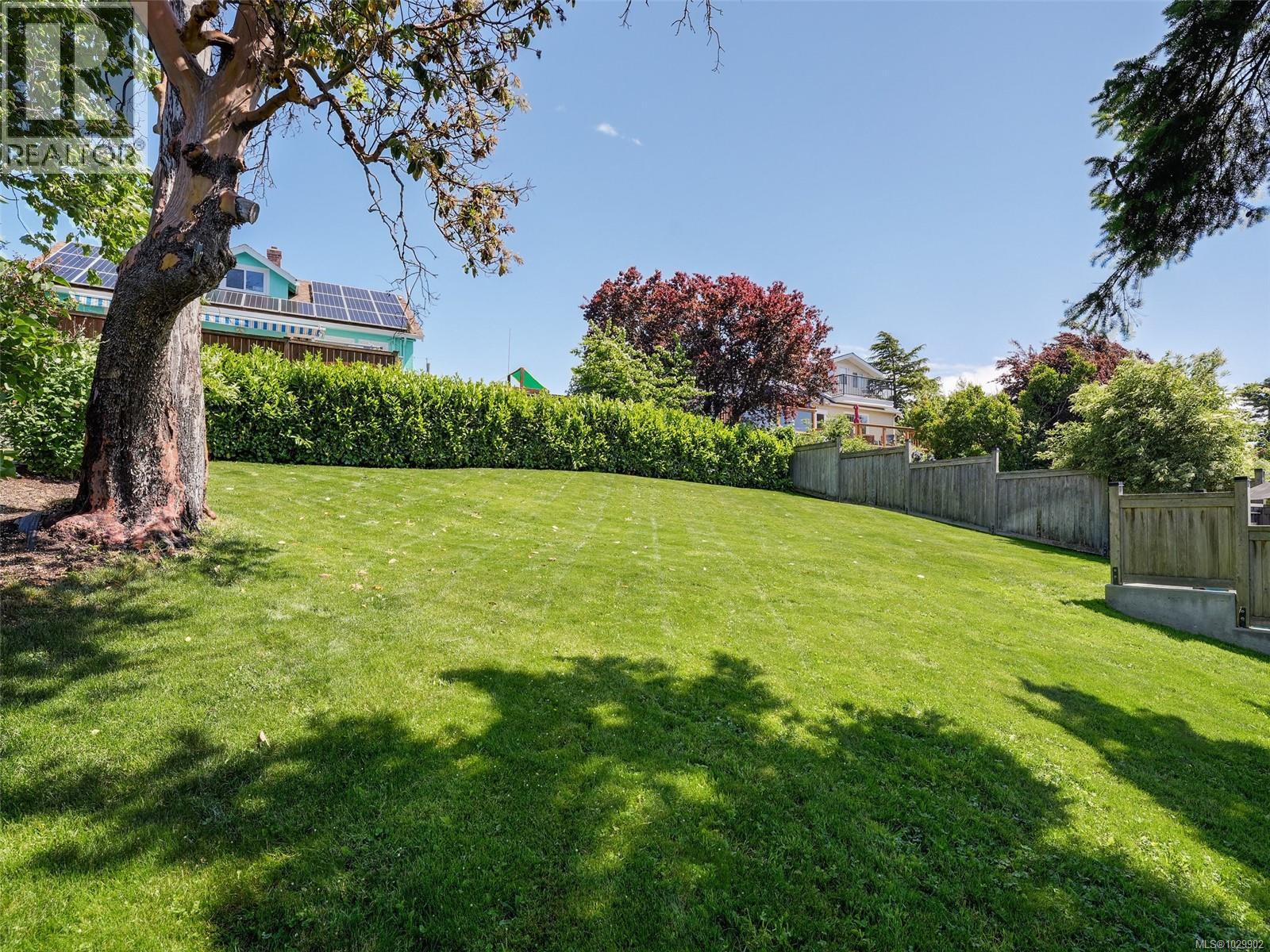  354 Gorge Road West, Saanich