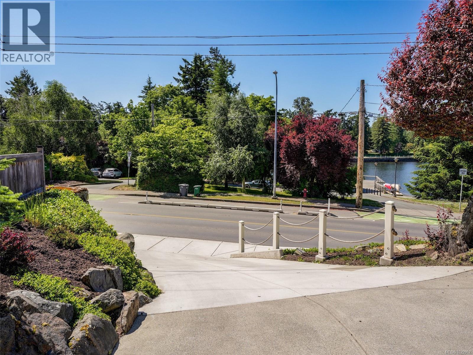  354 Gorge Road West, Saanich