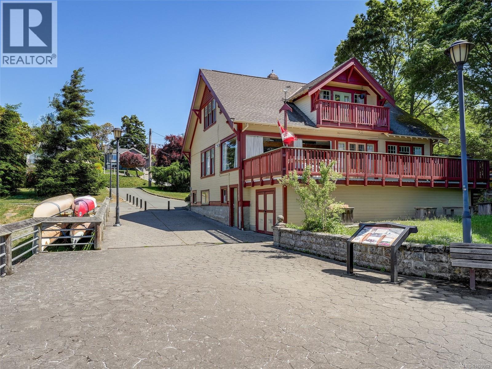  354 Gorge Road West, Saanich