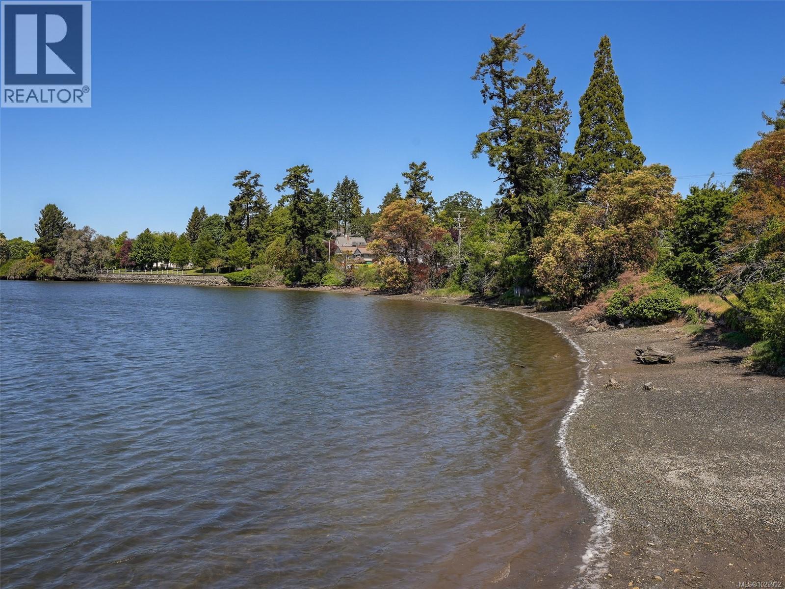  354 Gorge Road West, Saanich