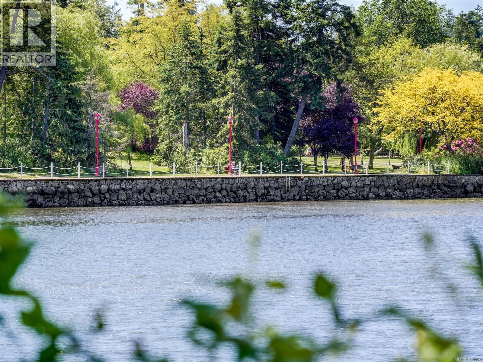  354 Gorge Road West, Saanich