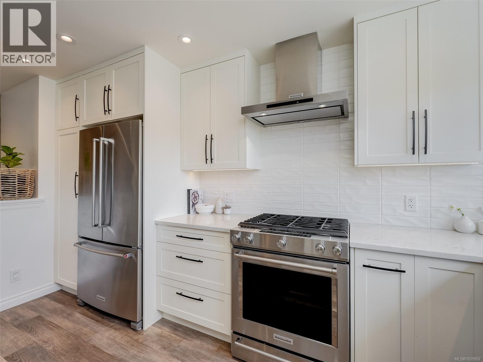  354 Gorge Road West, Saanich