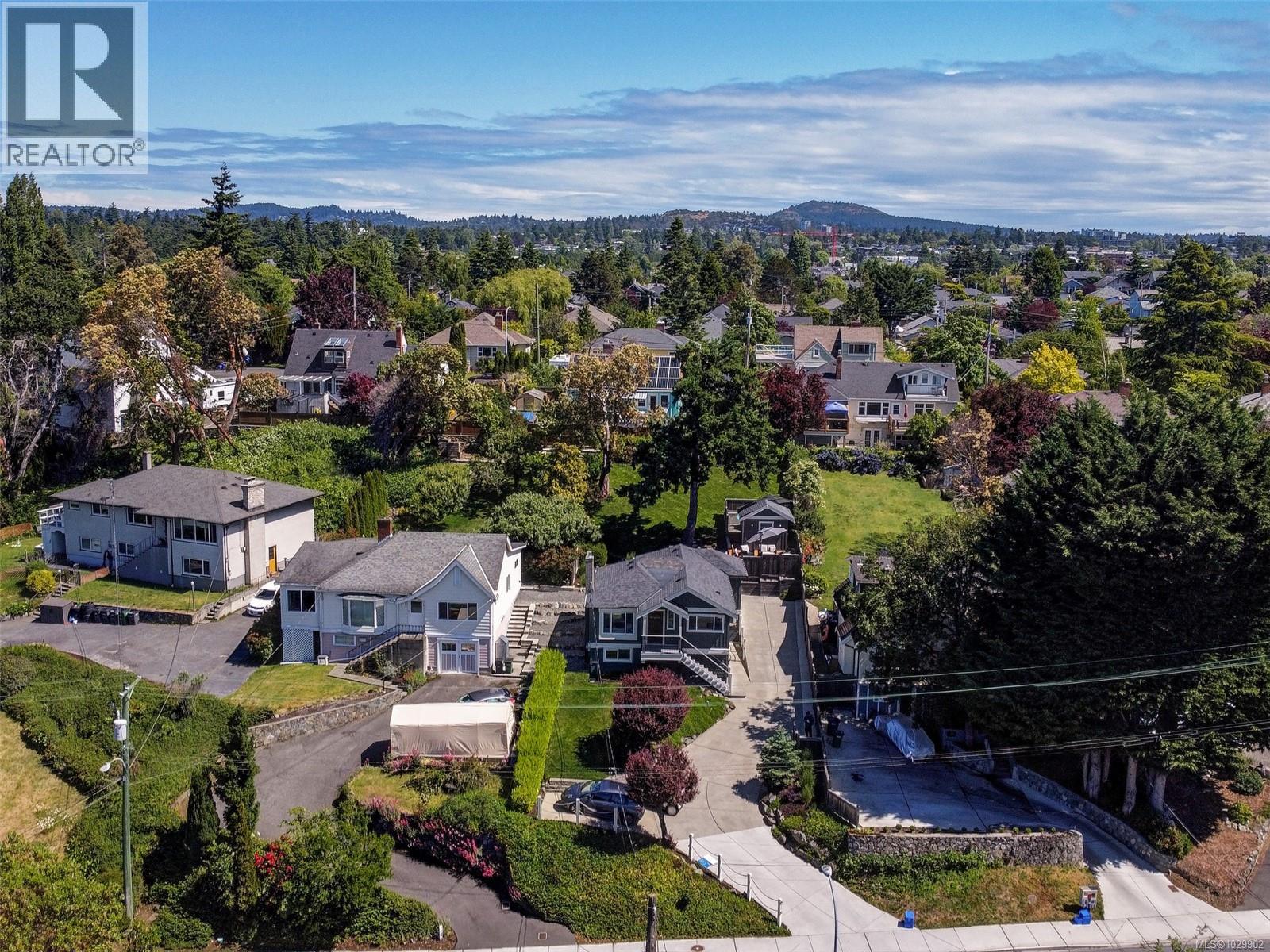  354 Gorge Road West, Saanich