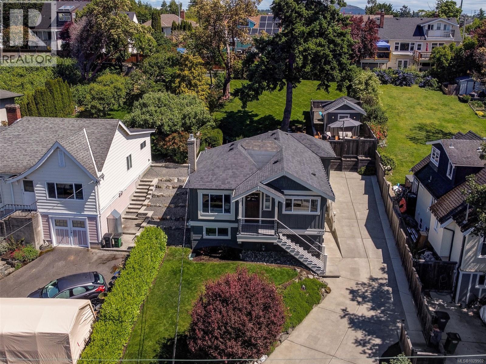  354 Gorge Road West, Saanich