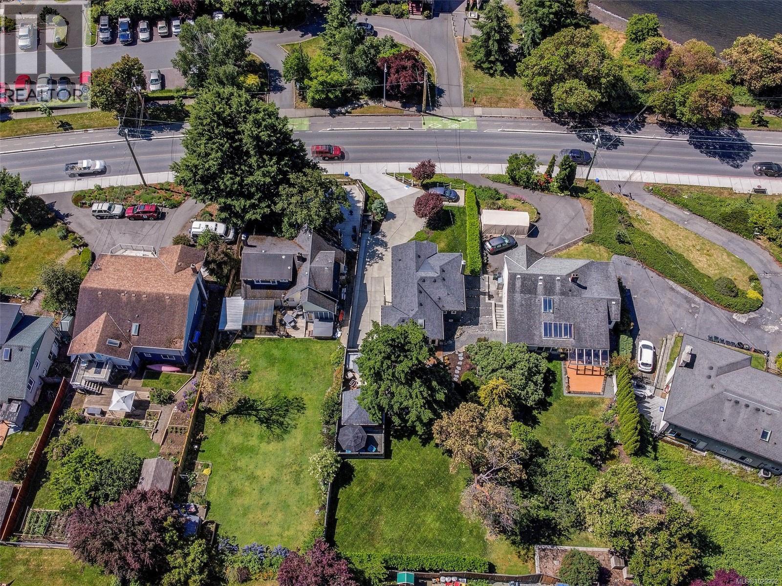  354 Gorge Road West, Saanich