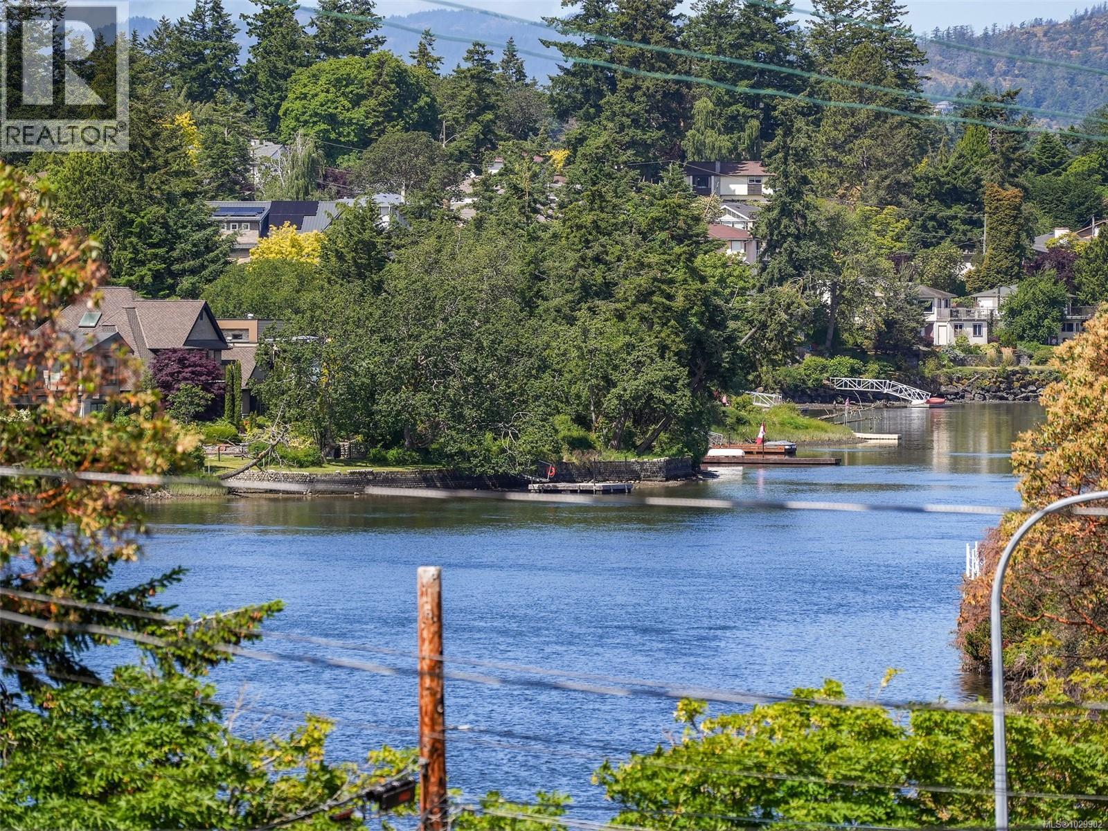  354 Gorge Road West, Saanich