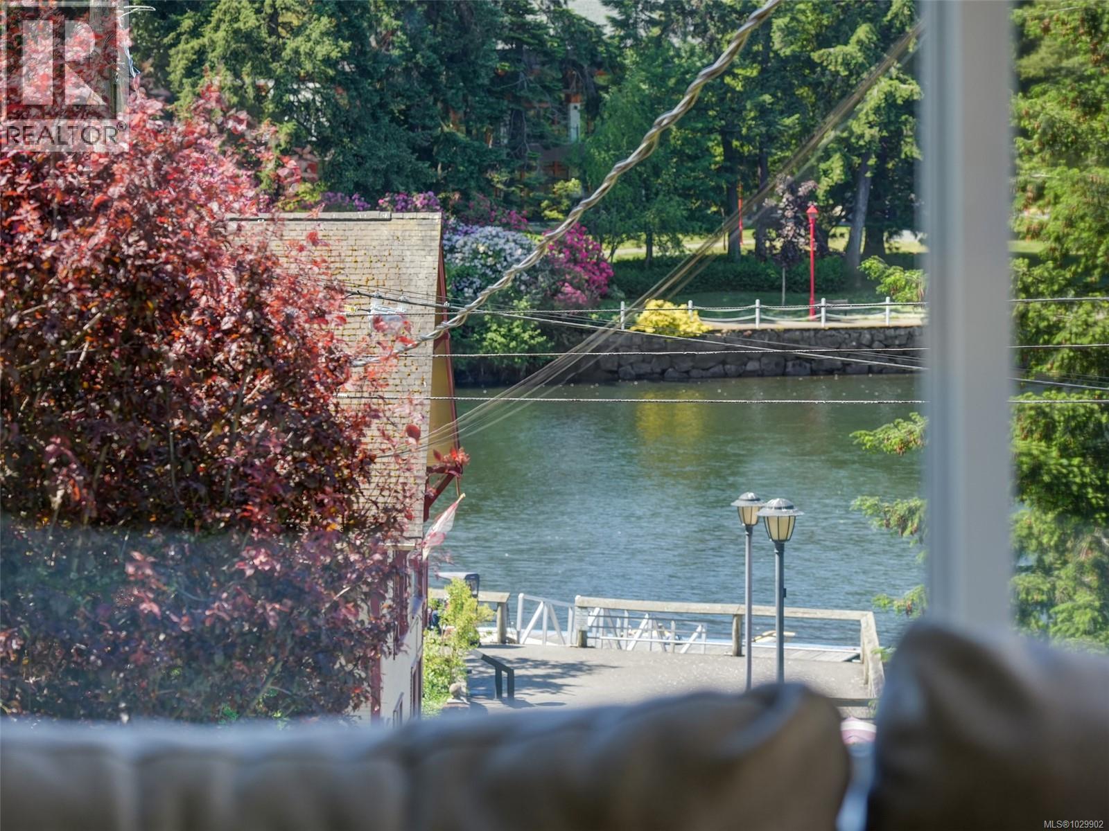  354 Gorge Road West, Saanich