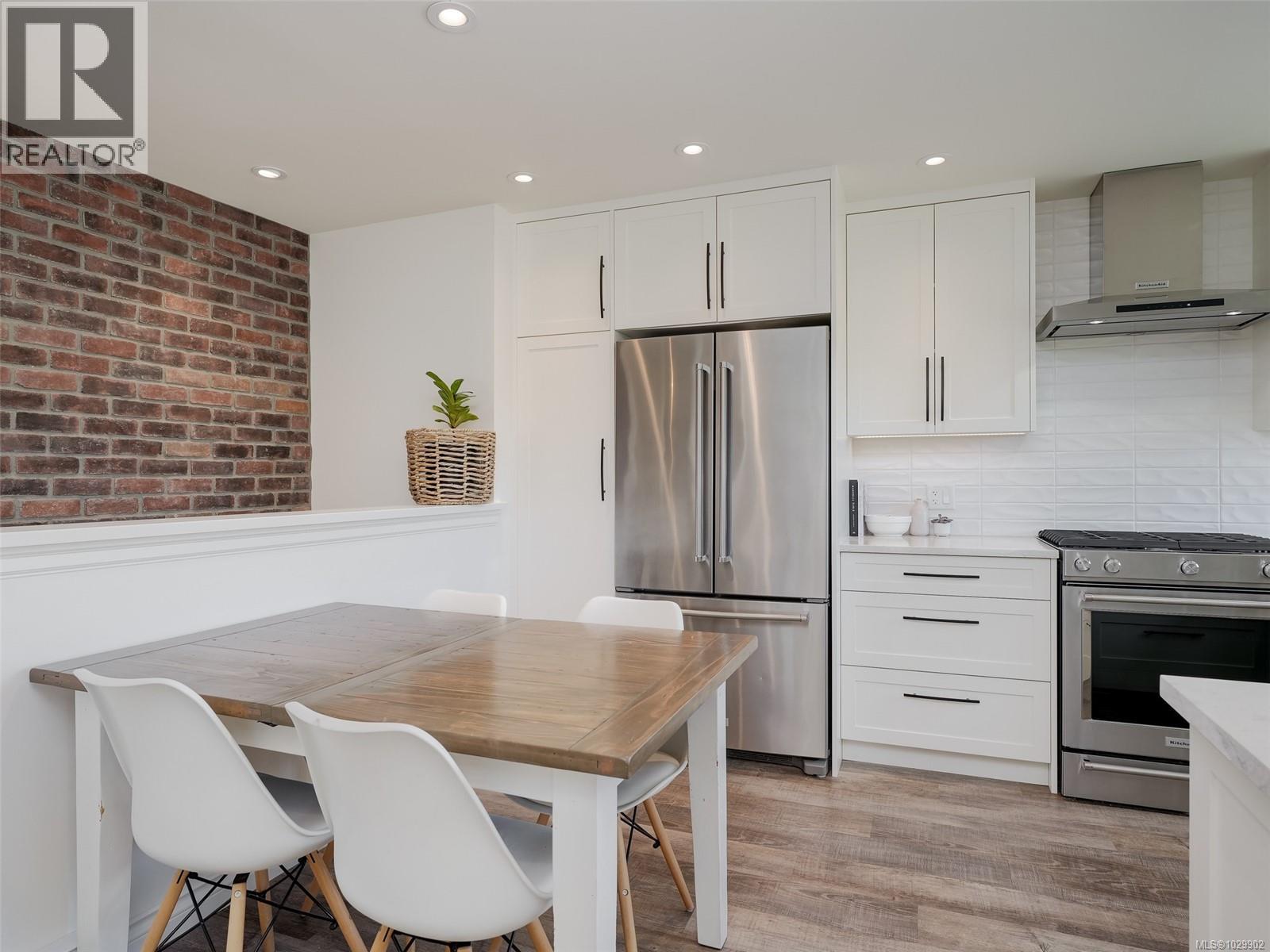  354 Gorge Road West, Saanich