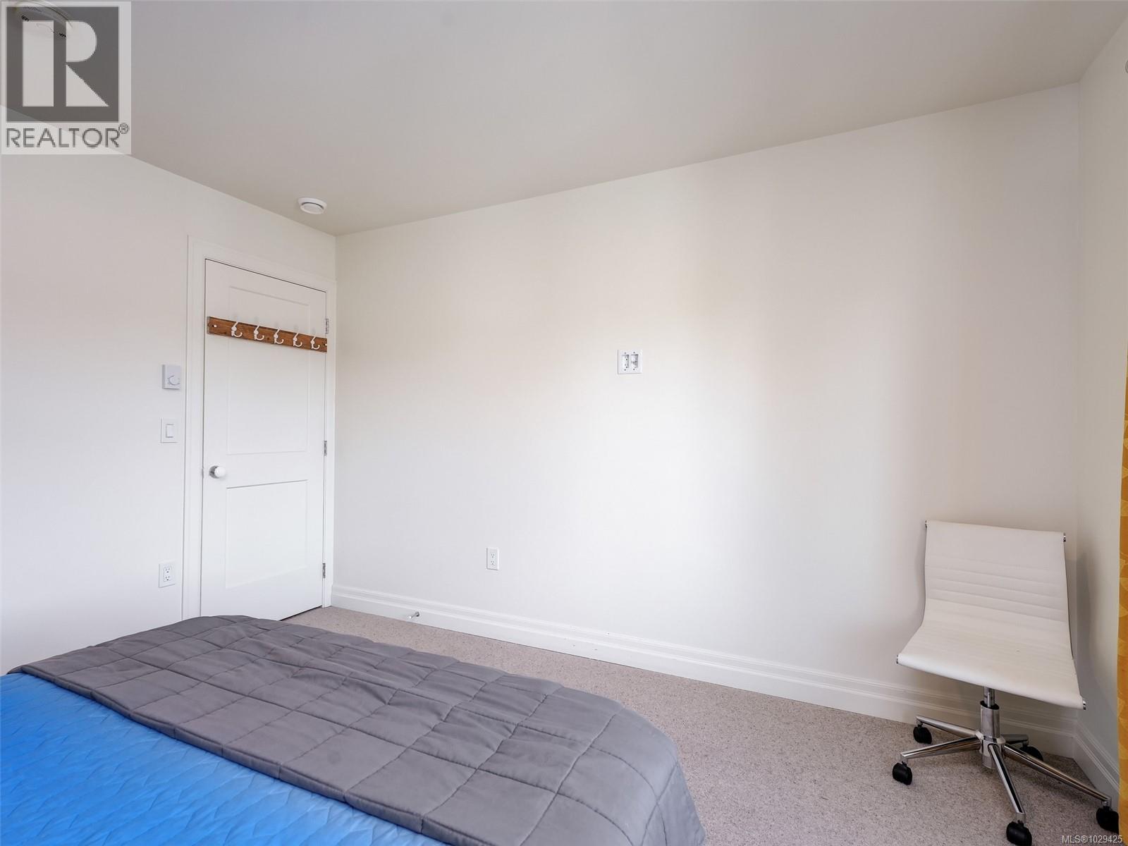 2 3094 Washington Avenue, Victoria