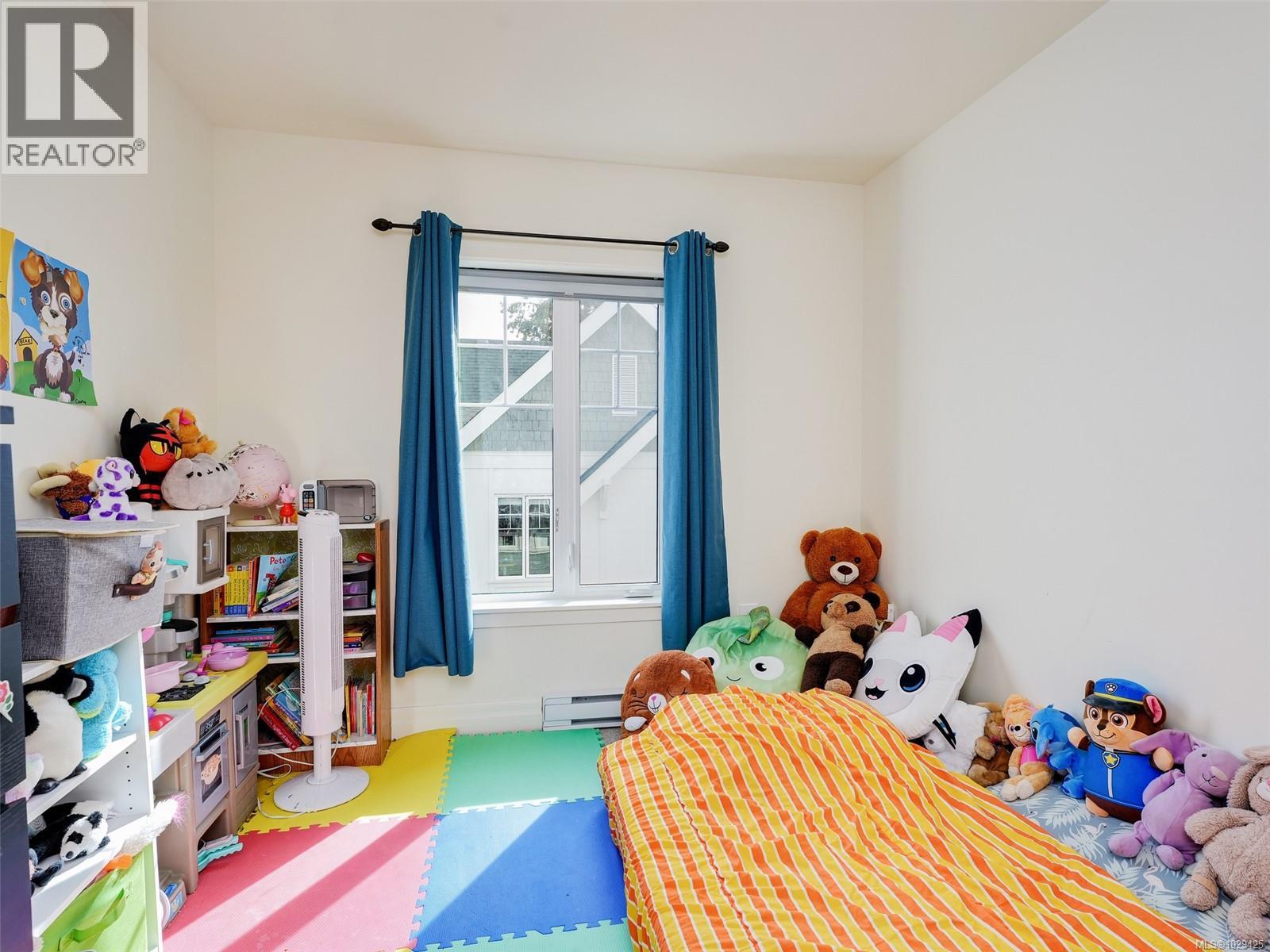 2 3094 Washington Avenue, Victoria