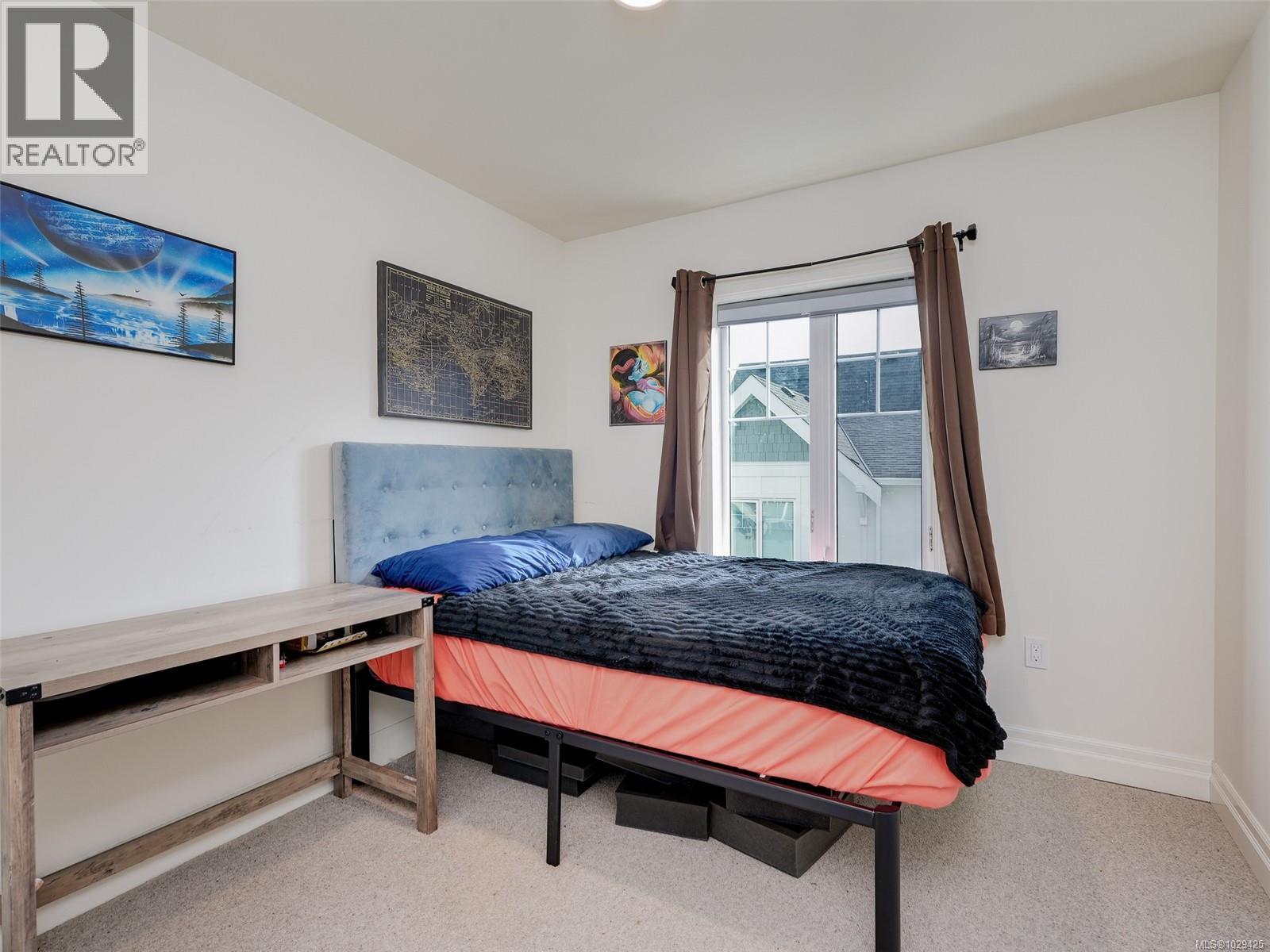 2 3094 Washington Avenue, Victoria