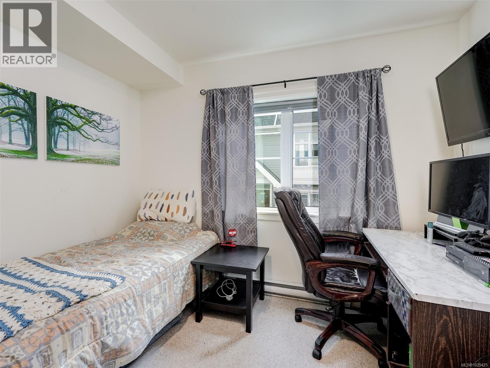 2 3094 Washington Avenue, Victoria