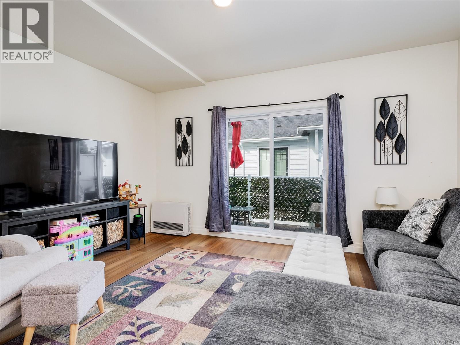 2 3094 Washington Avenue, Victoria