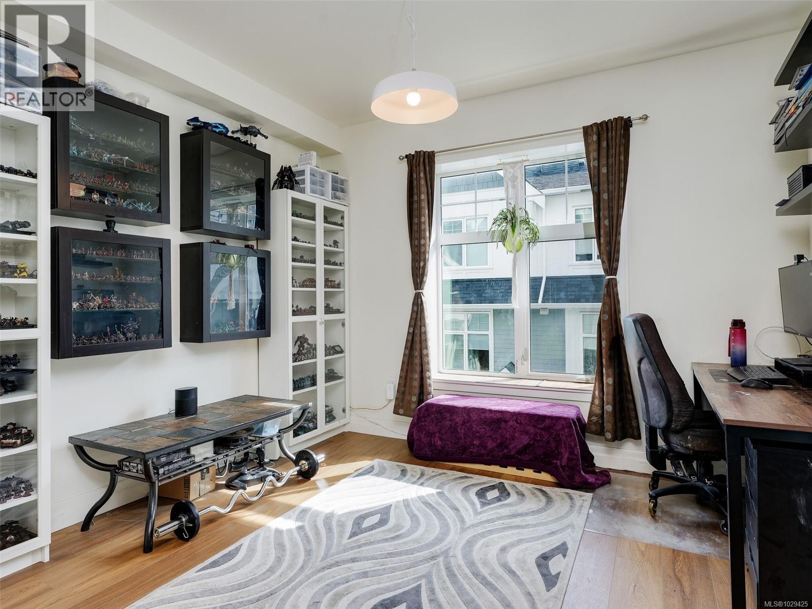 2 3094 Washington Avenue, Victoria