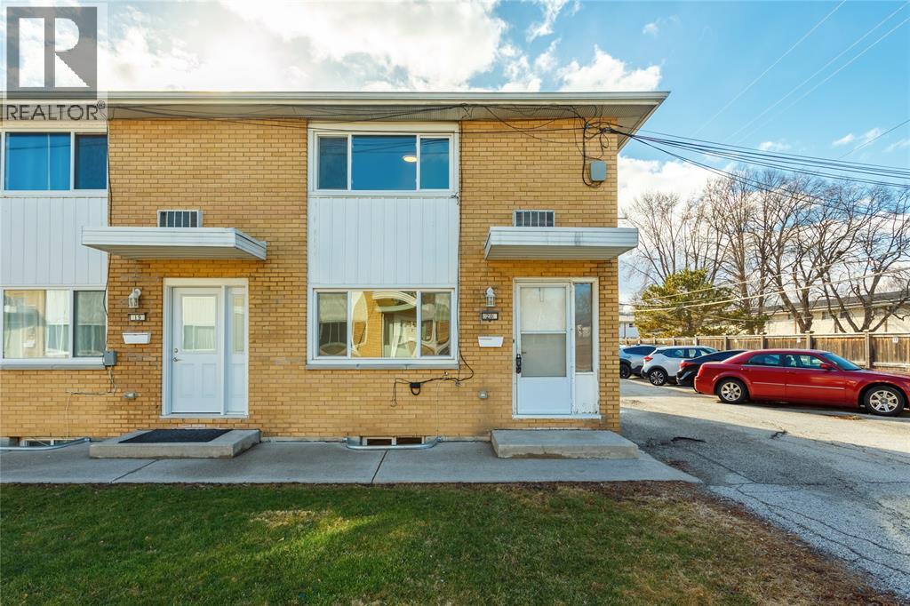 #20 816 WELLINGTON STREET - 1
