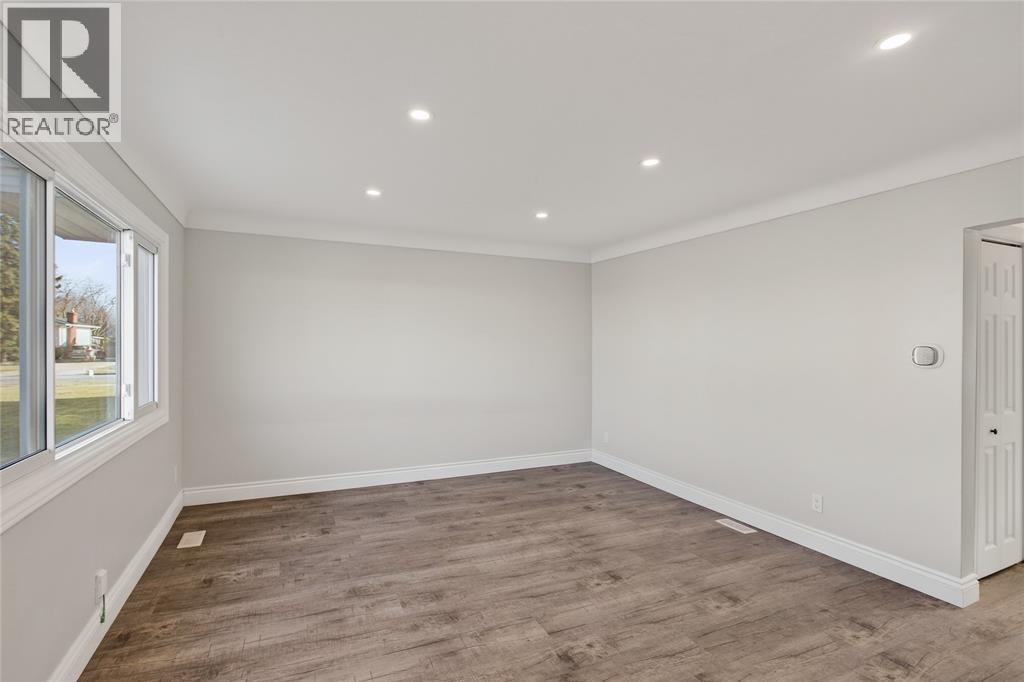 #20 816 WELLINGTON STREET - 6