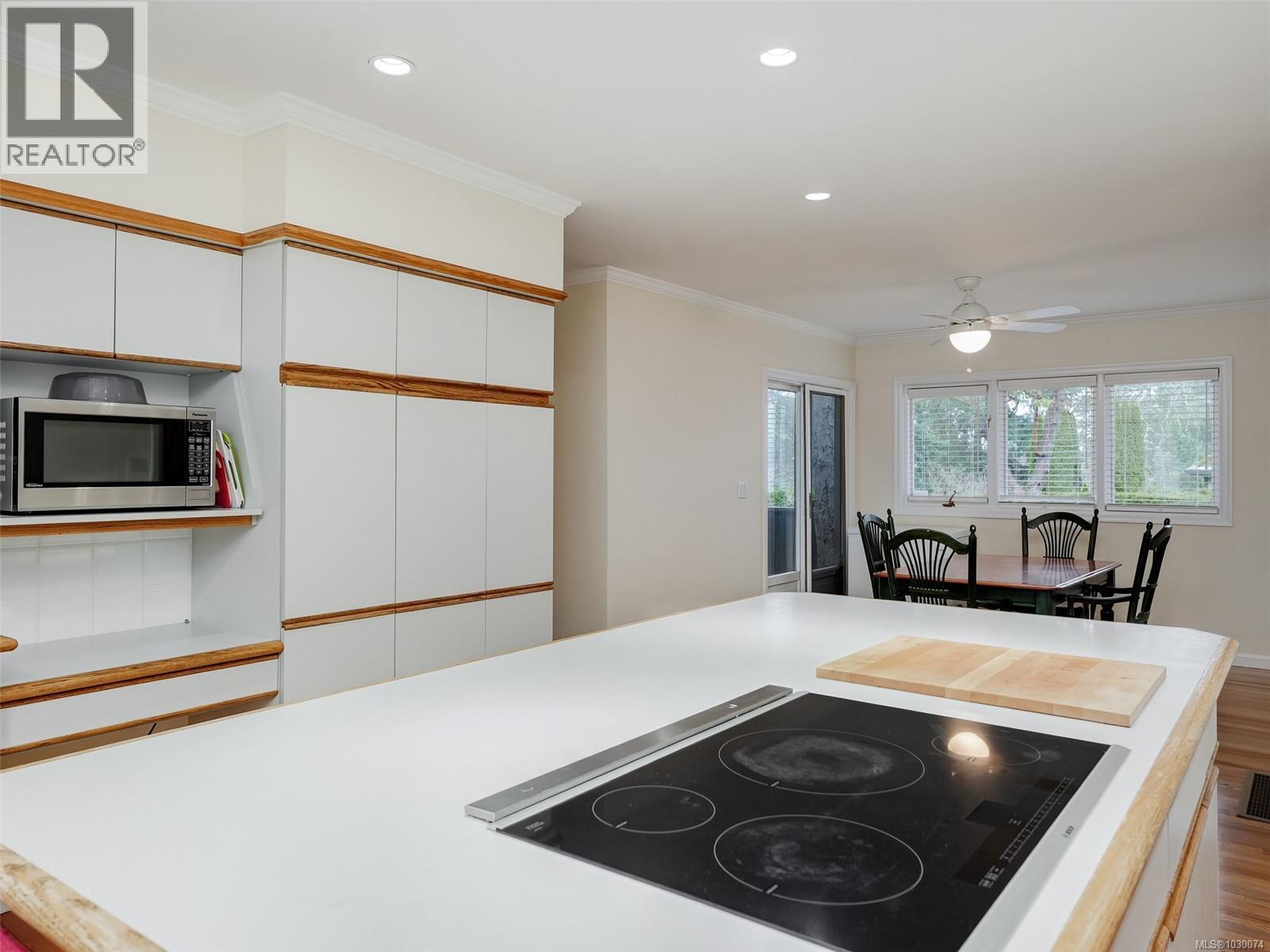  3914 Gibson Court, Saanich