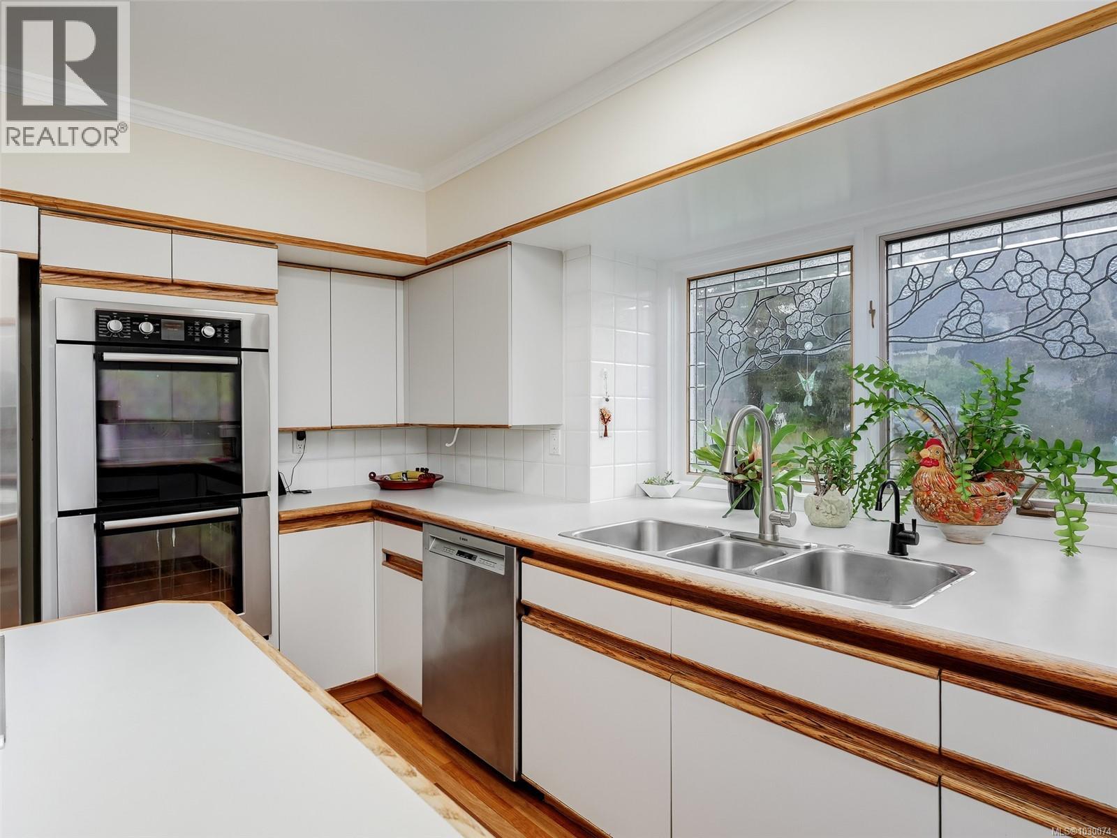  3914 Gibson Court, Saanich