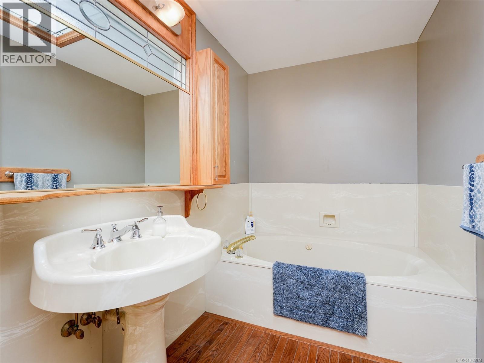  3914 Gibson Court, Saanich