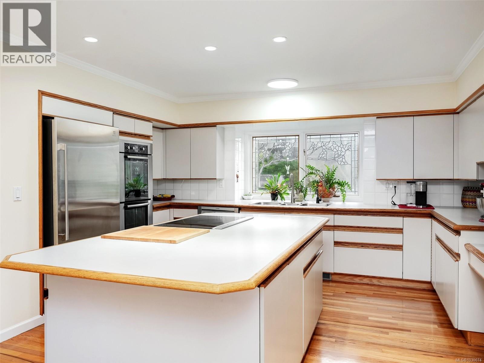  3914 Gibson Court, Saanich