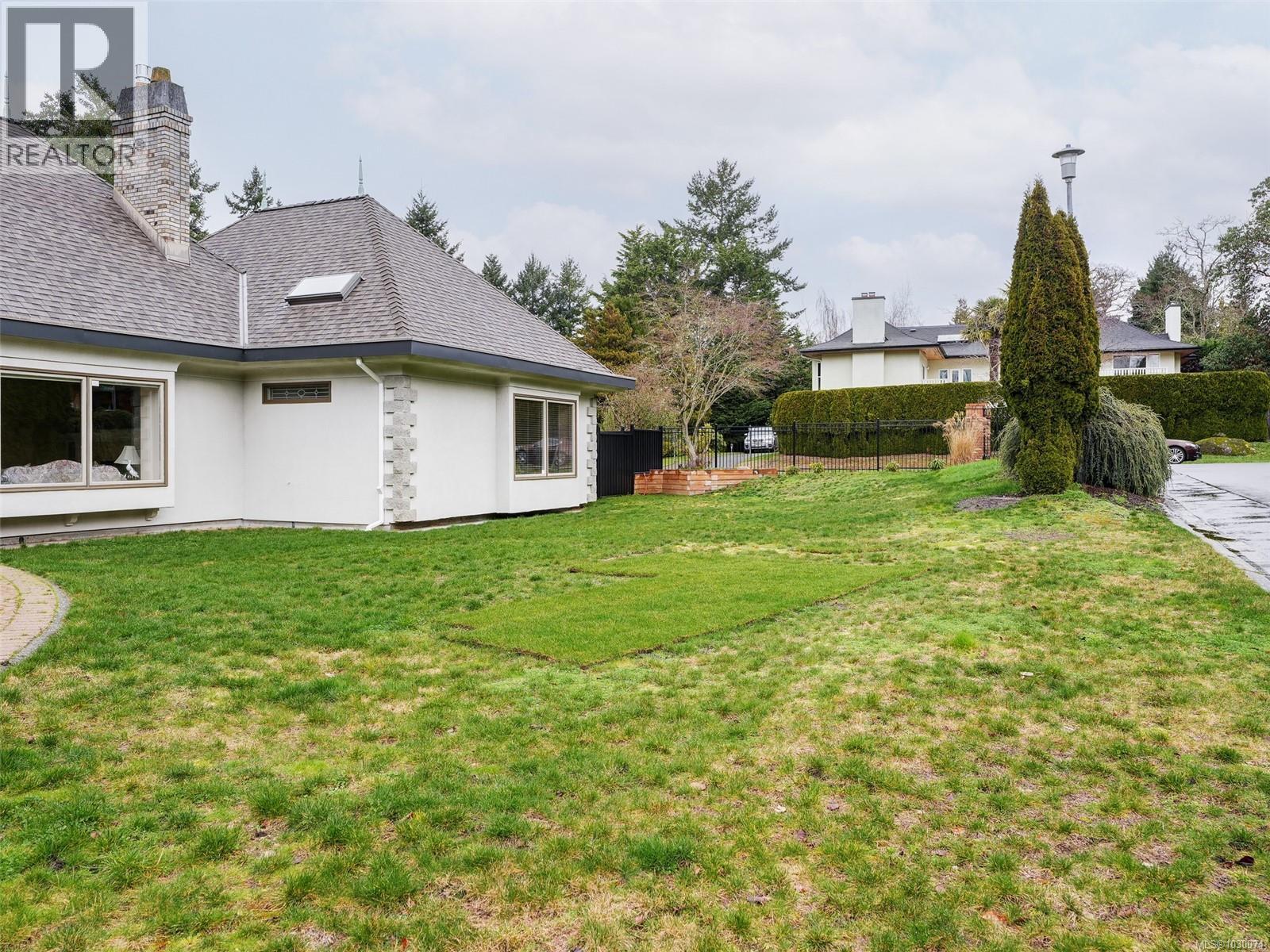  3914 Gibson Court, Saanich