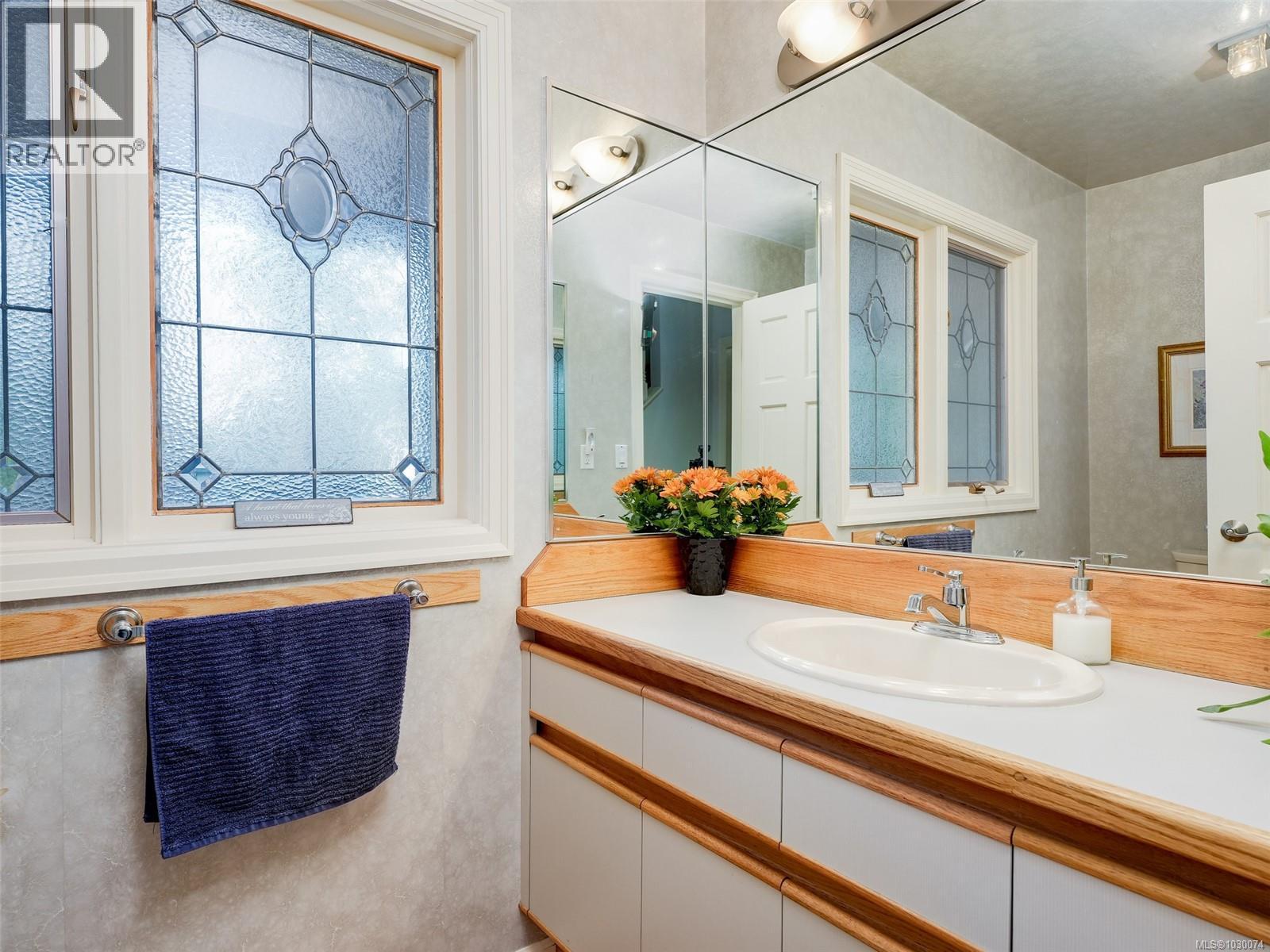  3914 Gibson Court, Saanich