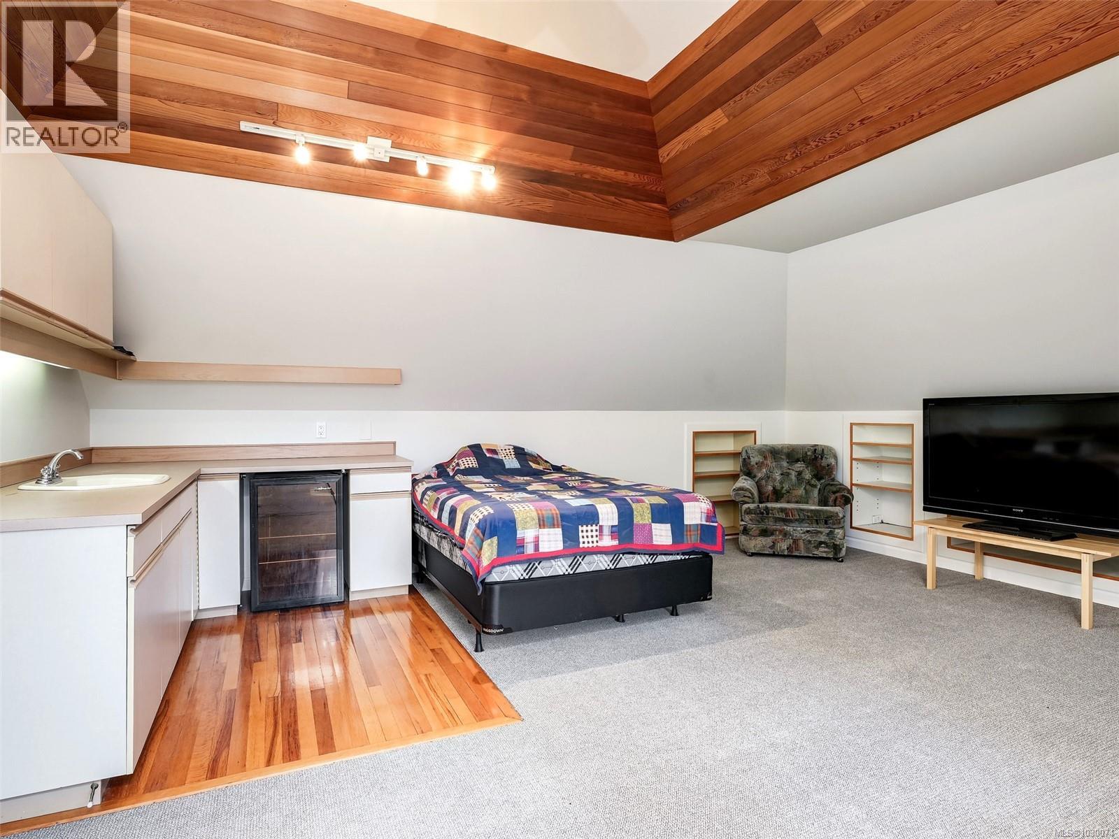  3914 Gibson Court, Saanich