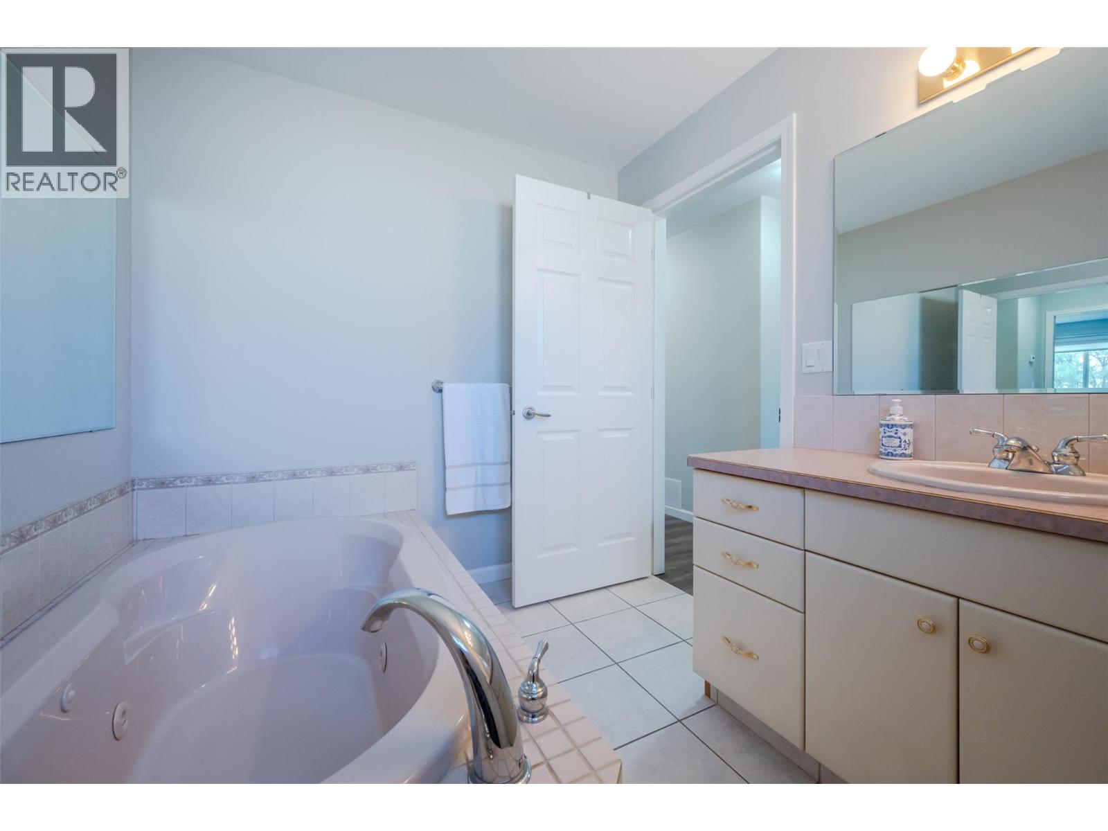 3604 LOBELIA Drive, Osoyoos