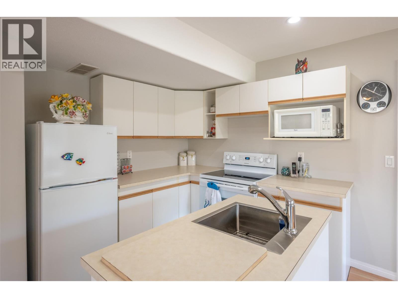 3604 LOBELIA Drive, Osoyoos