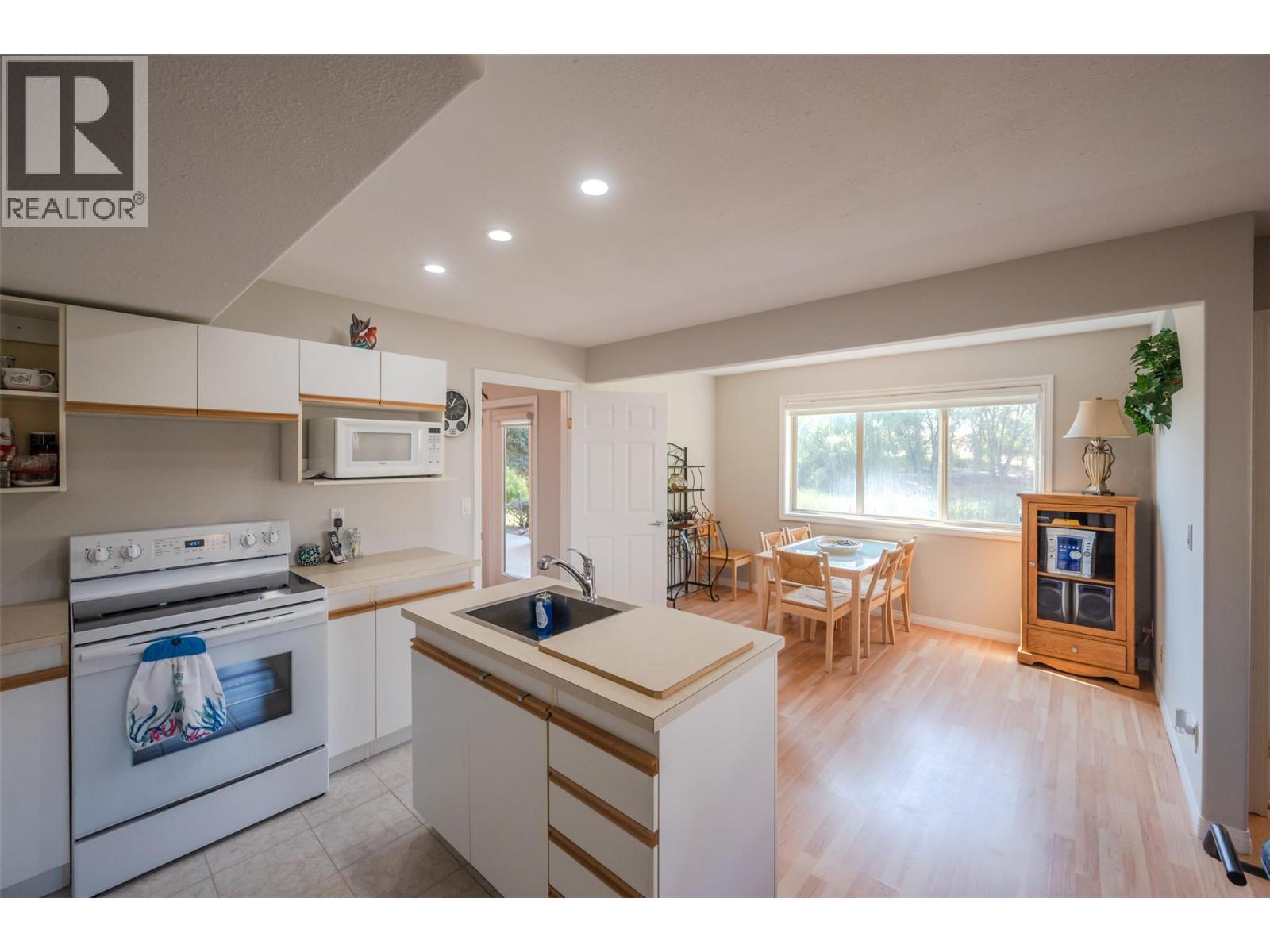 3604 LOBELIA Drive, Osoyoos