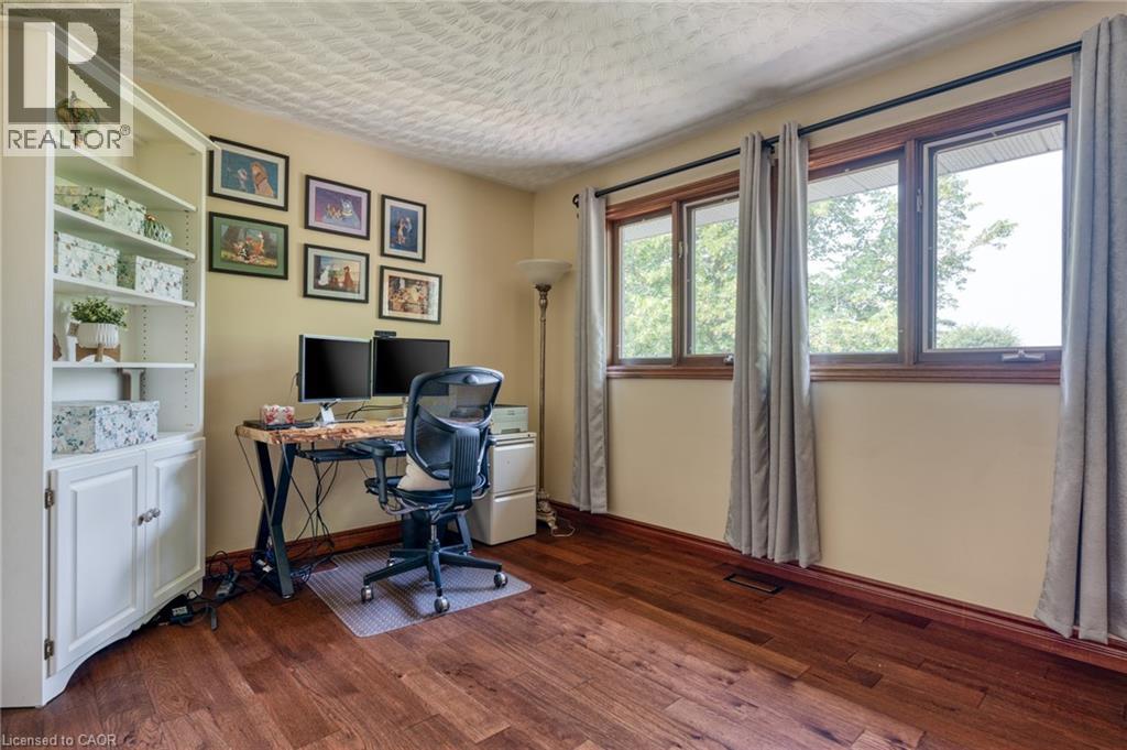 15 MARQUETTE DRIVE - 36