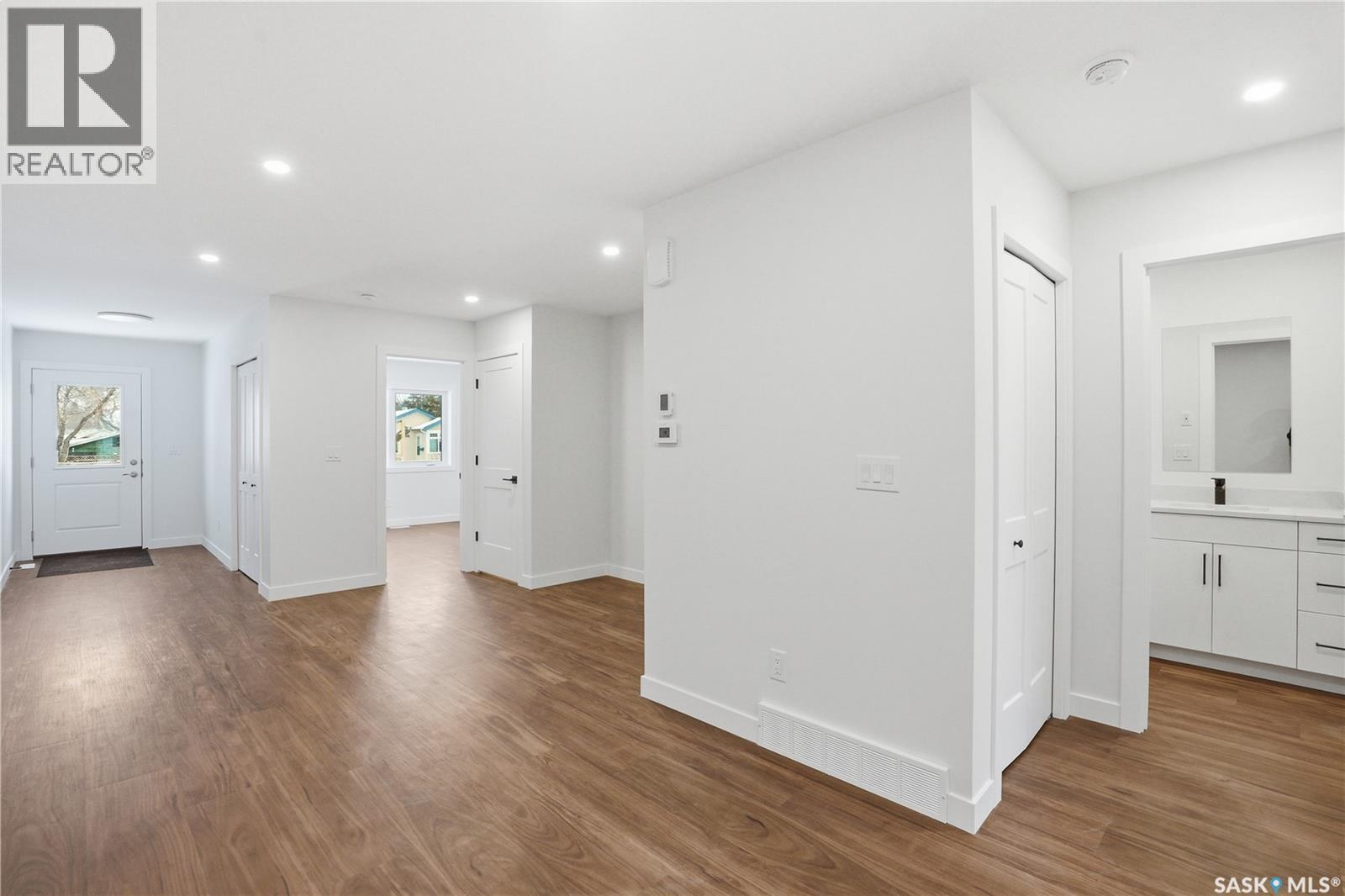 Single Family House Raised bungalow for Sale in  G AVENUE N Saskatoon 