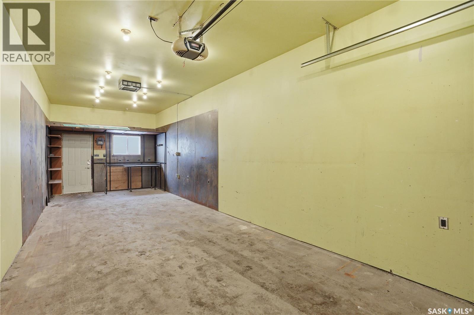 Single Family House Raised bungalow for Sale in  G AVENUE N Saskatoon 