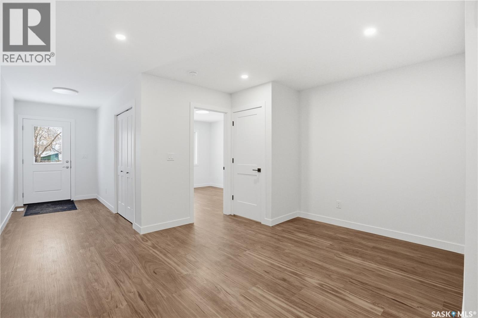 Single Family House Raised bungalow for Sale in  G AVENUE N Saskatoon 