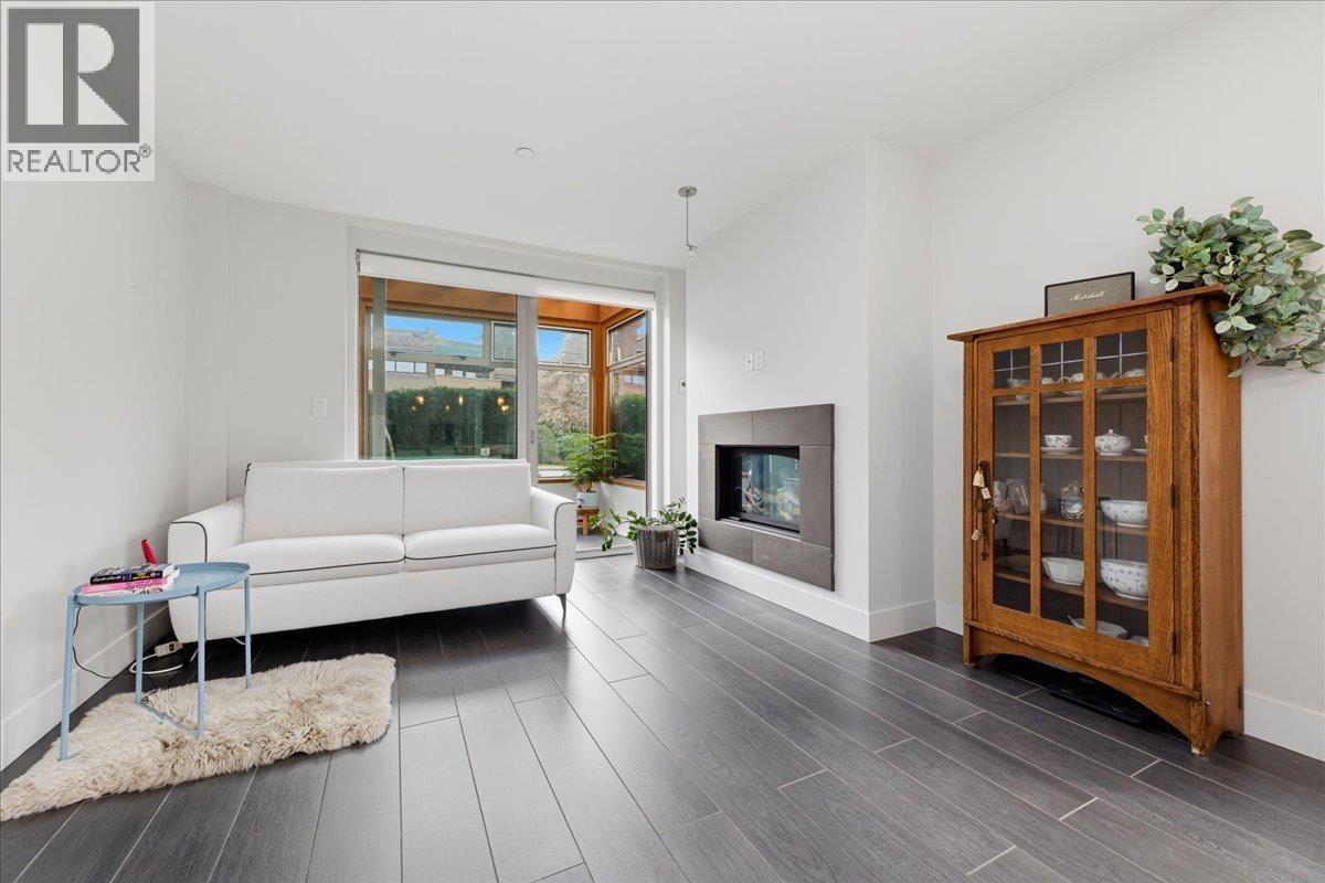 204 2388 MARINE Drive - photo 2