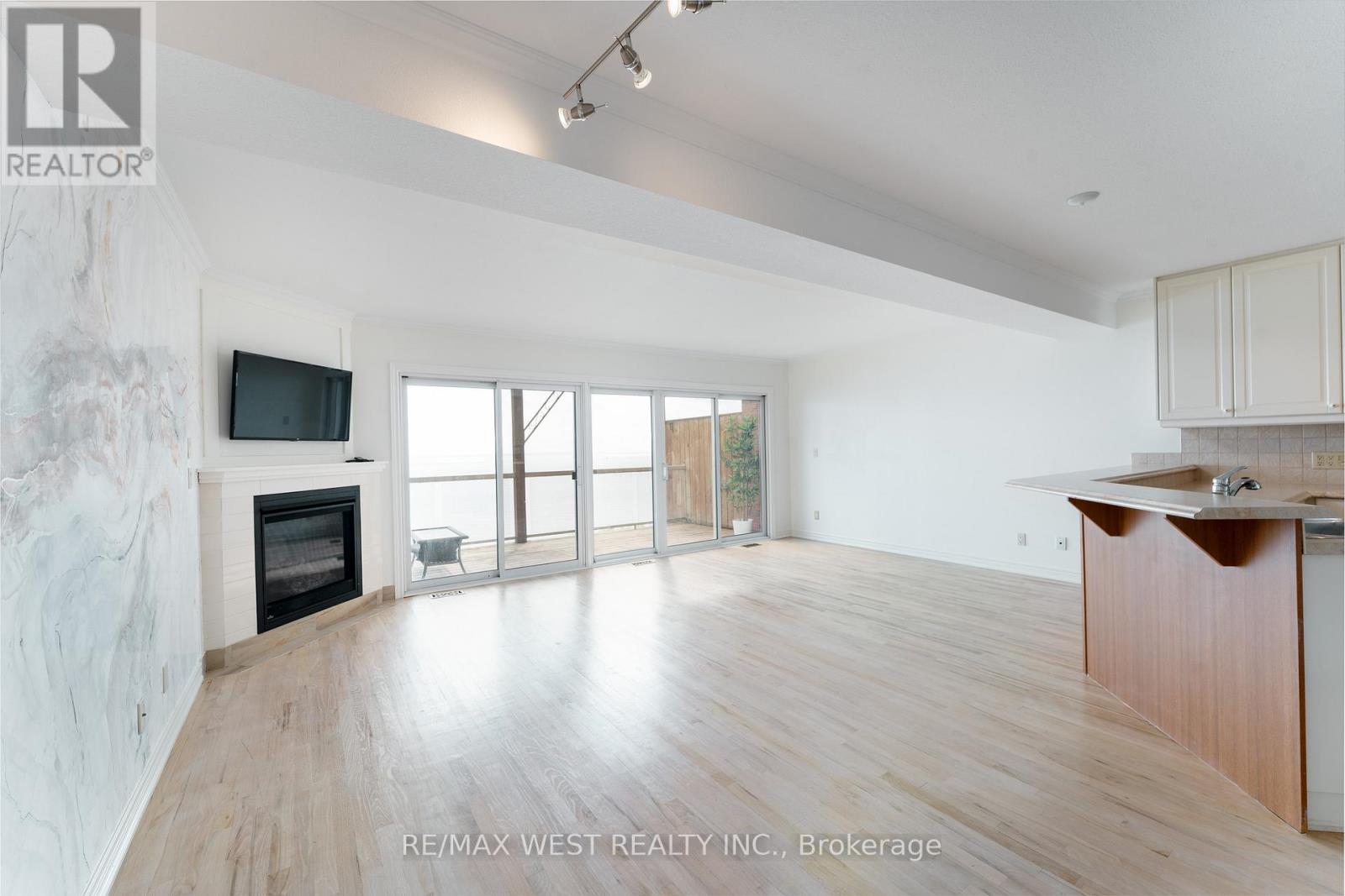 #3 114 BROWN STREET - 12