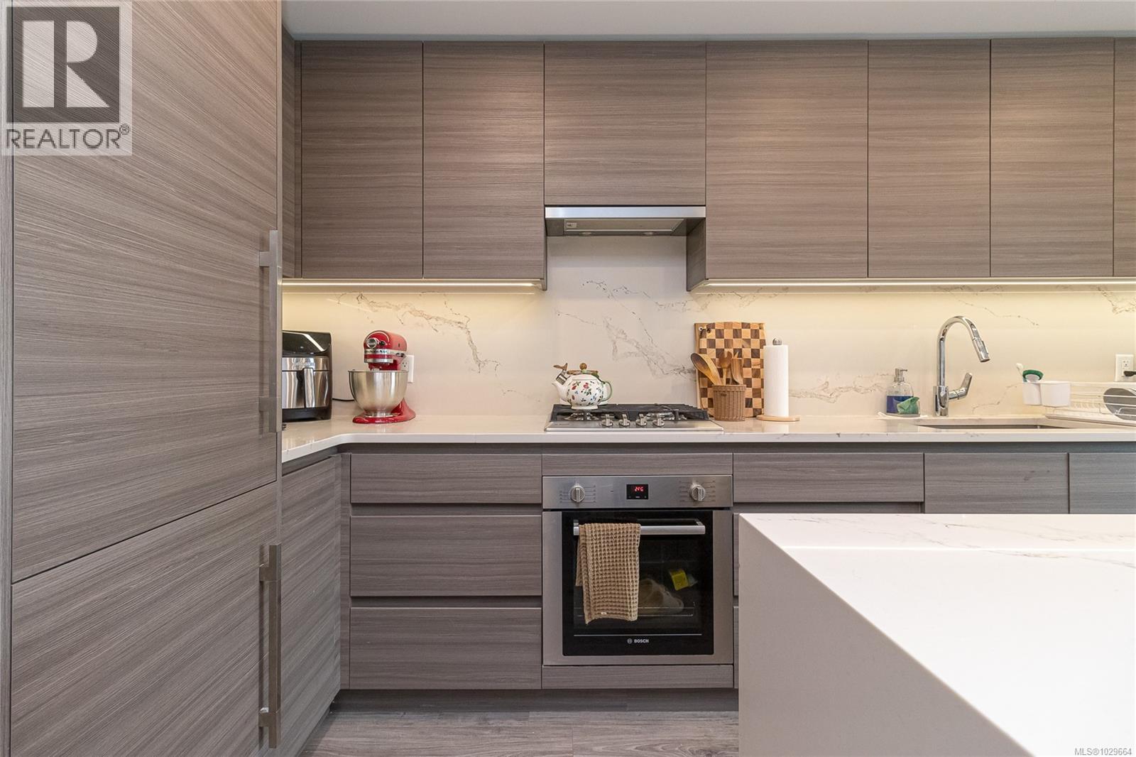 1002 777 Herald Street, Victoria