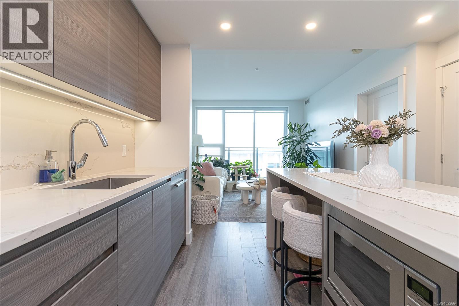 1002 777 Herald Street, Victoria