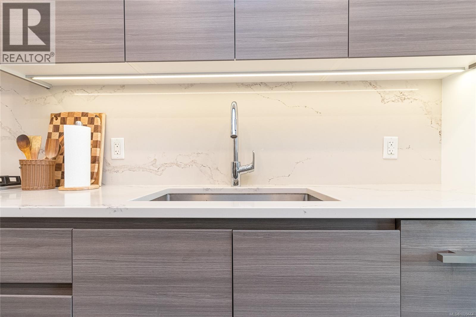 1002 777 Herald Street, Victoria