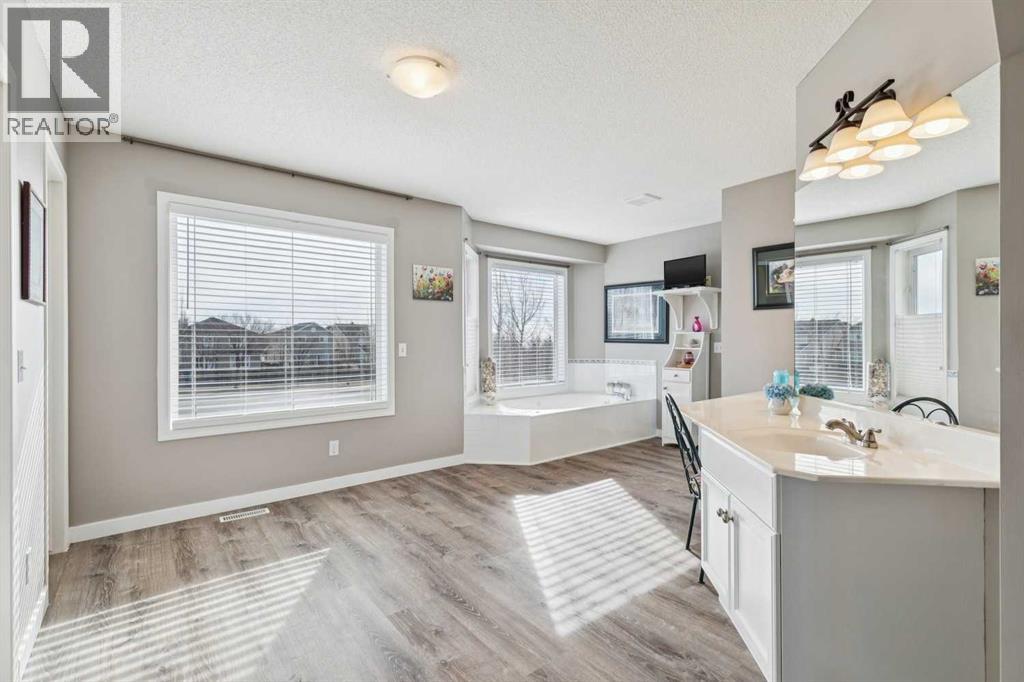 Single Family House for Sale in  Rocky Ridge Bay NW Rocky Ridge Calgary 