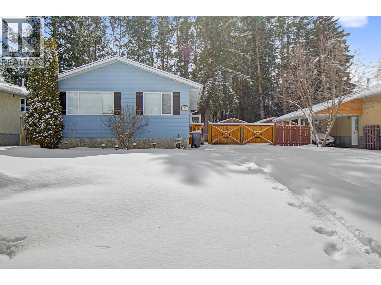 7741 LANCASTER Crescent - main photo