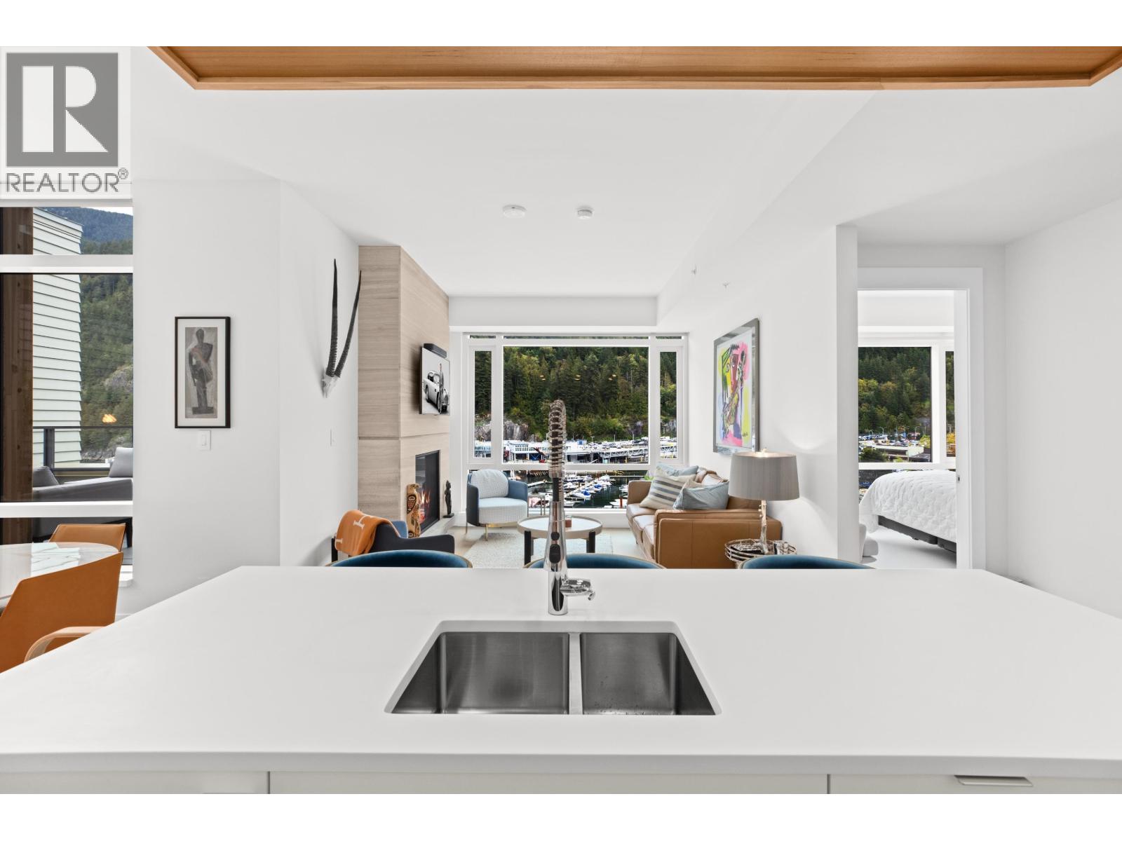 706 6707 NELSON AVENUE, West Vancouver