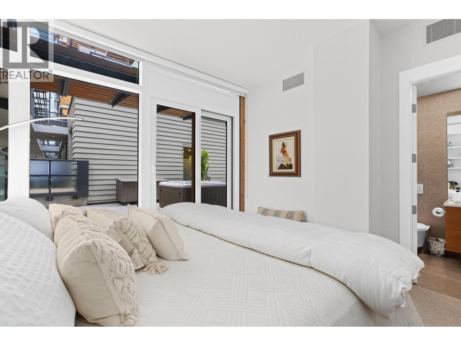 706 6707 NELSON AVENUE, West Vancouver