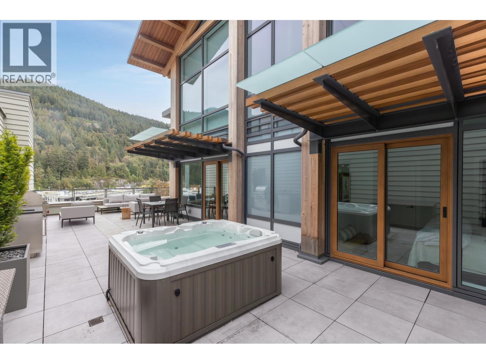 706 6707 NELSON AVENUE, West Vancouver