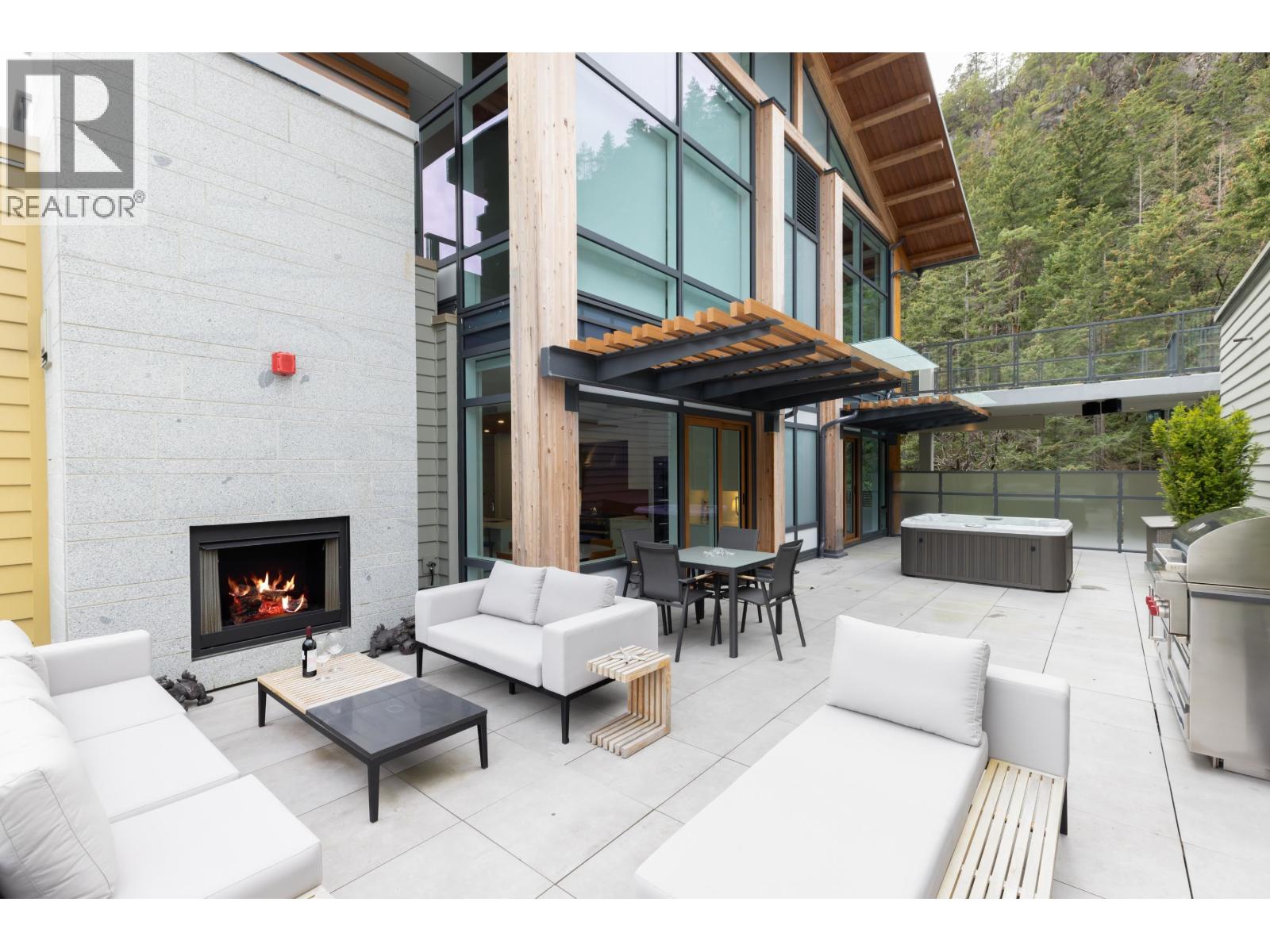 706 6707 NELSON AVENUE, West Vancouver